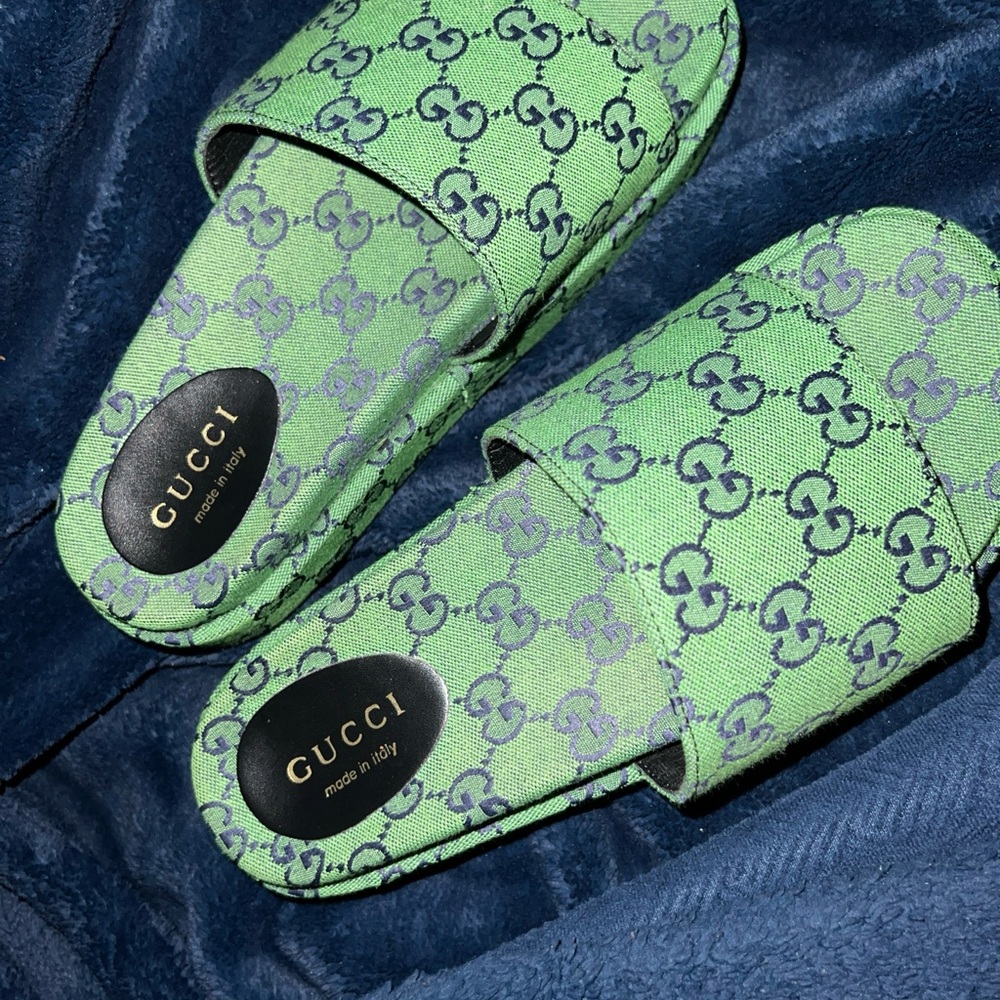 Gucci women platform slides